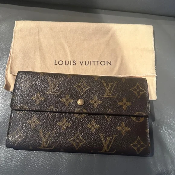 Louis Vuitton Wallet - Picture 2 of 9
